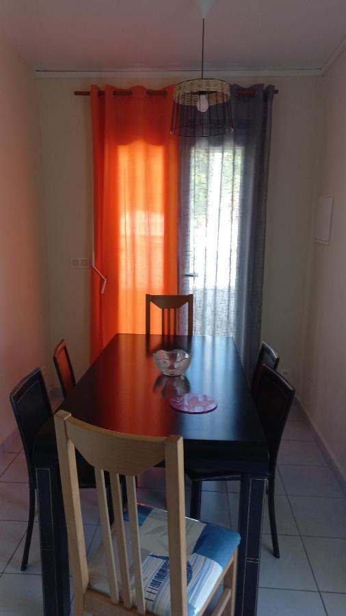 Charmant Petit T2 Dans Maison Vieux-Bourg Exterior photo